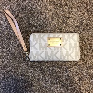 Michael Kors wristlet